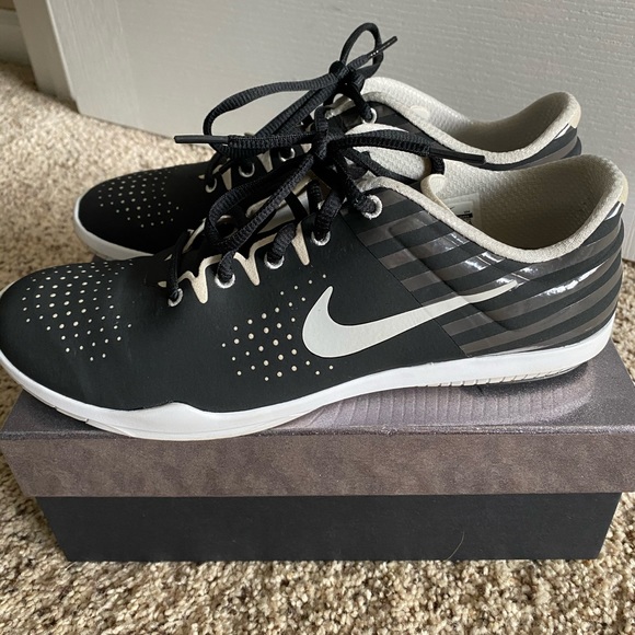 Nike Shoes - Black Nike Fitsole Tennis Shoes